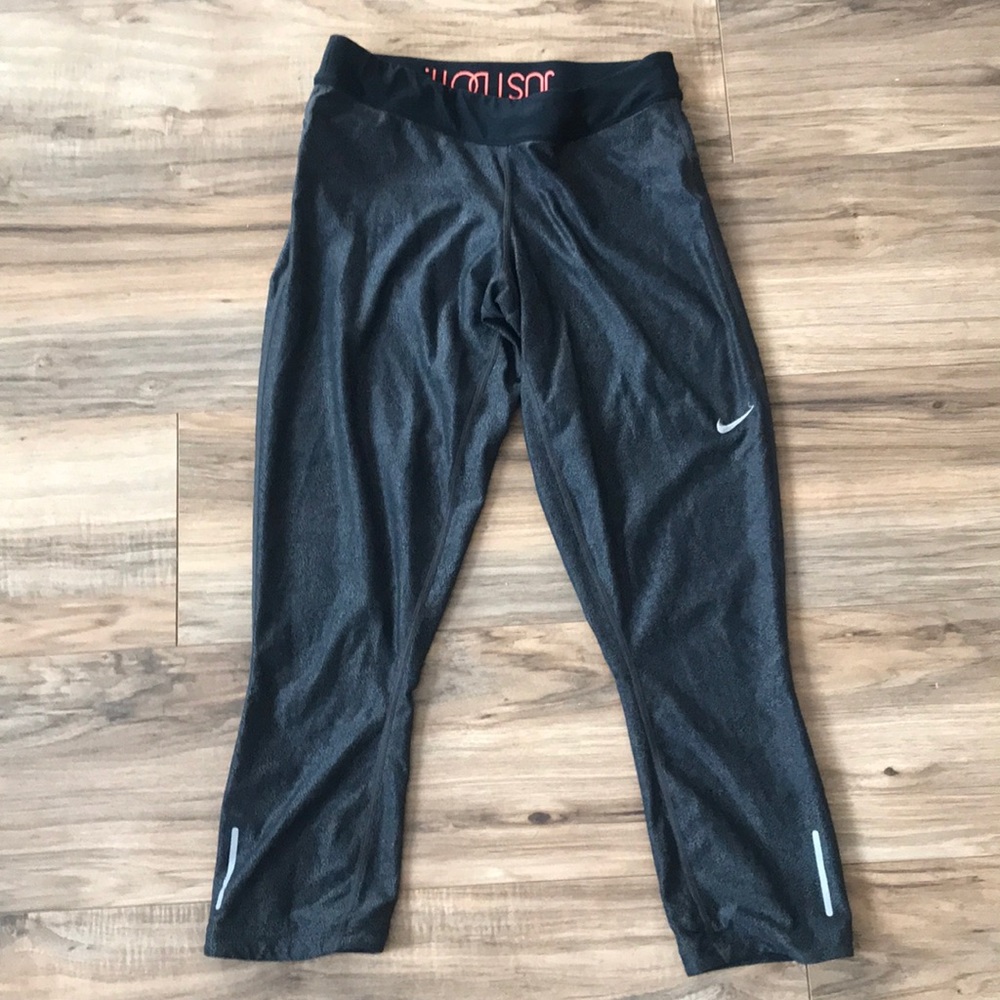 Gray Nike cropped leggings